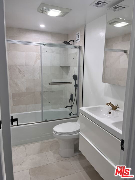 10787 Wilshire Boulevard, Los Angeles CA: https://media.crmls.org/mediaz/181e7f40-1fca-4257-96bb-740ffcf3b94a.jpg