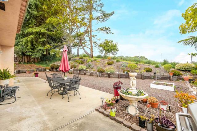 11868 Bloomington Way, Dublin CA: https://media.crmls.org/mediaz/181f42b3-2a85-4ee6-85fd-99e5d0d7a2ec.jpg