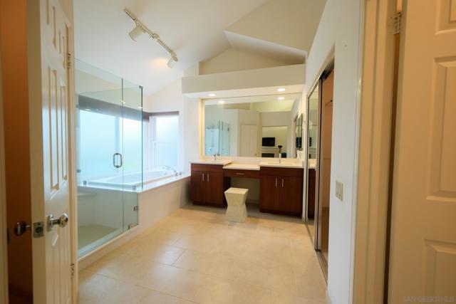 13796 Sparren Ave, San Diego CA: https://media.crmls.org/mediaz/18207a8a-bd94-432f-b59f-3acc0c190492.jpg