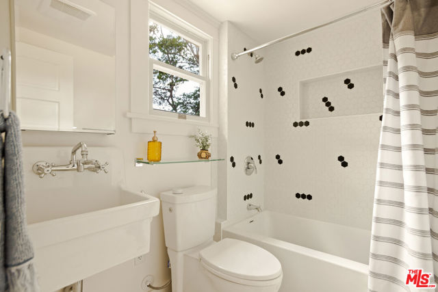 225 S Ardmore Avenue, Los Angeles CA: https://media.crmls.org/mediaz/1820b3c8-915a-4f90-8e4f-f60fa1c8968e.jpg