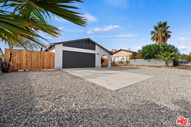 6042 Cahuilla Avenue,  CA: https://media.crmls.org/mediaz/18234021-f3ad-4d56-8d05-1716efede949.jpg