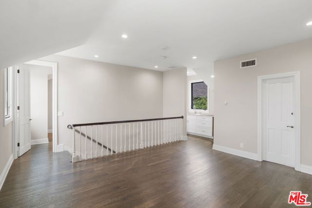 15515 Collina Strada, Los Angeles CA: https://media.crmls.org/mediaz/18237bb8-d729-4cdc-bb03-1b2c1bbef9cd.jpg