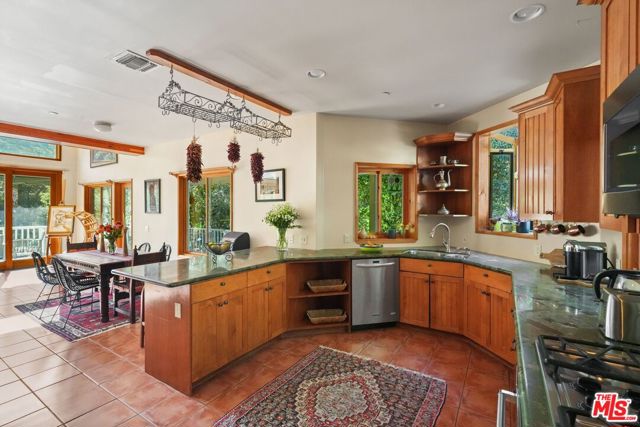 774 Old Topanga Canyon Road photo 16