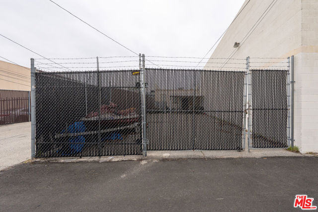 Image 3 of 4 For 2212 Burbank Boulevard