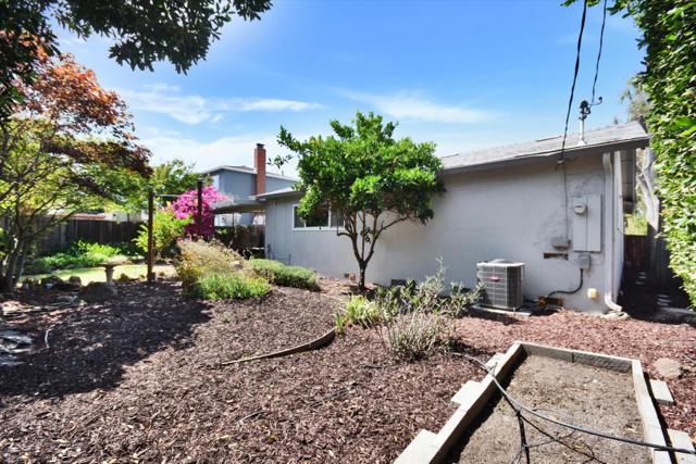 448 Kings Court, Campbell CA: https://media.crmls.org/mediaz/18245f0a-12ea-4905-aee1-8dbf80daf045.jpg