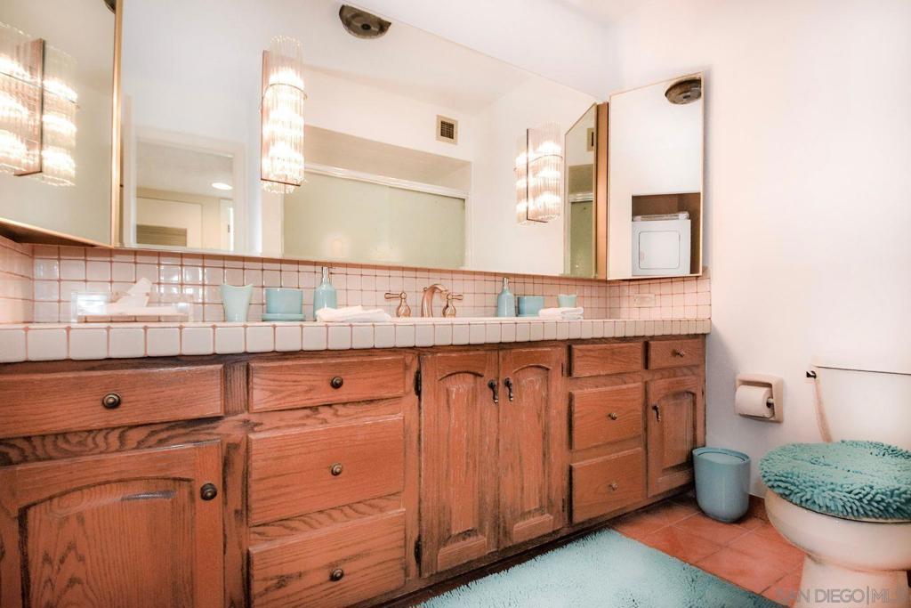 https://media.crmls.org/mediaz/1824ca78-b1e5-4219-9236-ab3440feb807.jpg?preset=X-Large