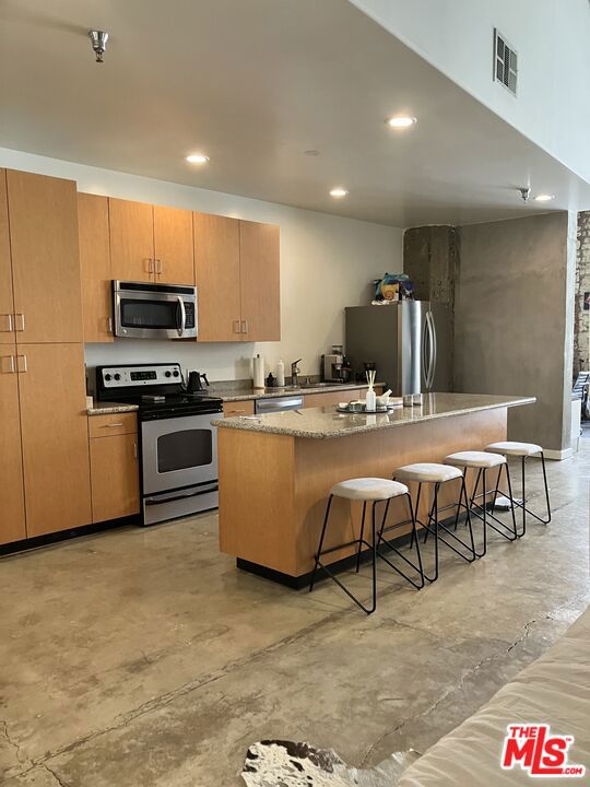 711 S Olive Street, Los Angeles CA: https://media.crmls.org/mediaz/1824d890-6077-45de-a588-ec23e10b9439.jpg