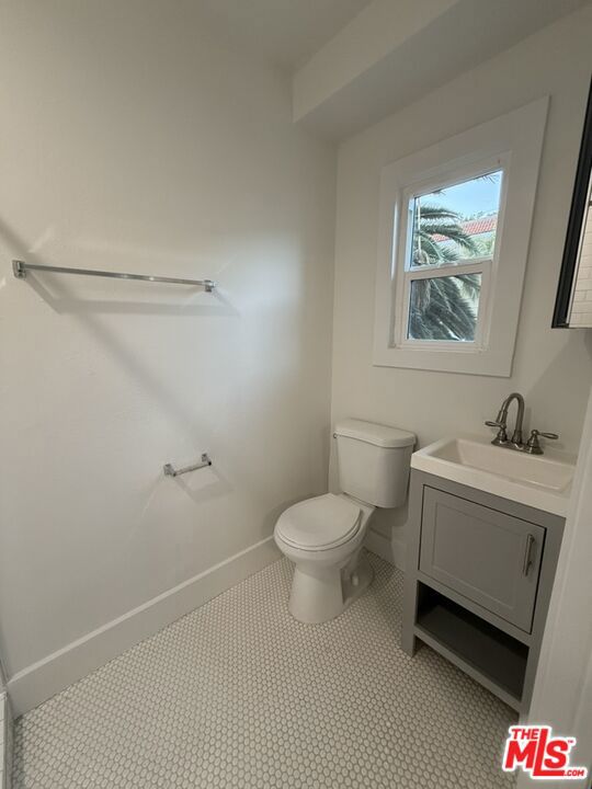 5530 Franklin, Los Angeles CA: https://media.crmls.org/mediaz/1825194b-9573-4174-a29a-047e6ff97967.jpg