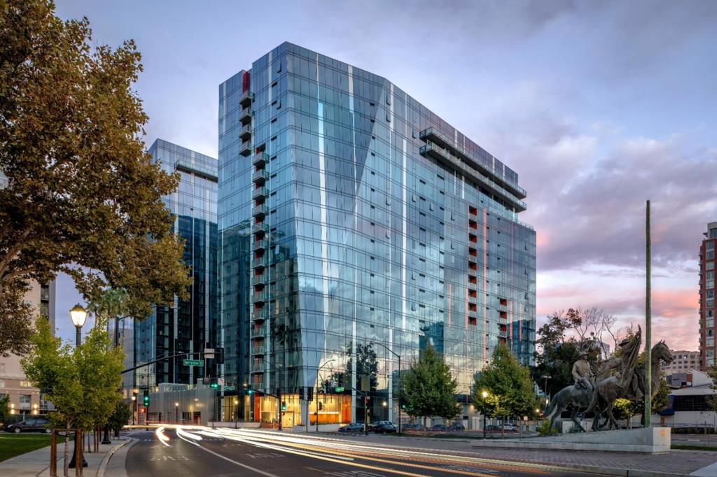 188 W St James Street #10413