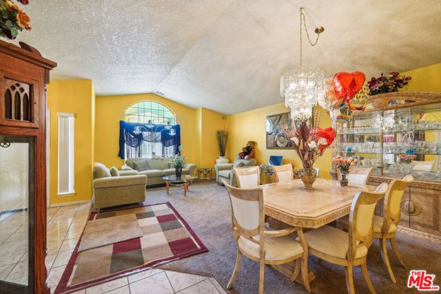16185 Viho Road, Apple Valley CA: https://media.crmls.org/mediaz/1825a83b-a527-4e2d-b97d-1bbf71acf34a.jpg