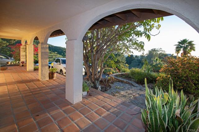 Detail Gallery Image 5 of 60 For 1330 Sugarbush Dr, Vista,  CA 92084 - 4 Beds | 3 Baths