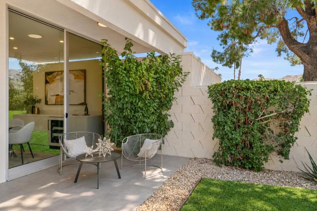 80 Lakeview Drive, Palm Springs, CA 92264