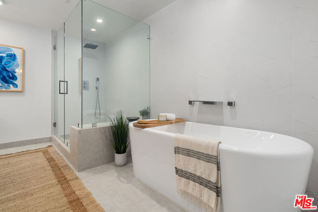 1046 Princeton Drive, Marina del Rey CA: https://media.crmls.org/mediaz/182627b6-95ec-425a-9793-8353ed24d96e.jpg
