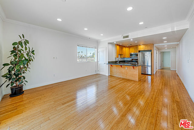 3061 W 12th Place, Los Angeles CA: https://media.crmls.org/mediaz/18263e98-7cff-4c05-8fd6-42a6d0fc3bb8.jpg