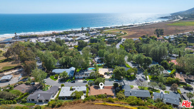 6308 Paseo Canyon Drive, Malibu CA: https://media.crmls.org/mediaz/18267a53-4cc3-40f6-b0b6-30b8e64b9d22.jpg