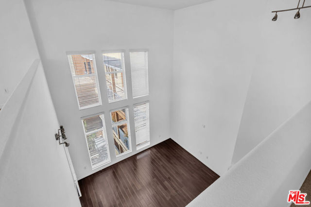 4050 GLENCOE Avenue, Marina del Rey CA: https://media.crmls.org/mediaz/18267c20-ef8e-4ee7-bb4b-d6793ca31093.jpg
