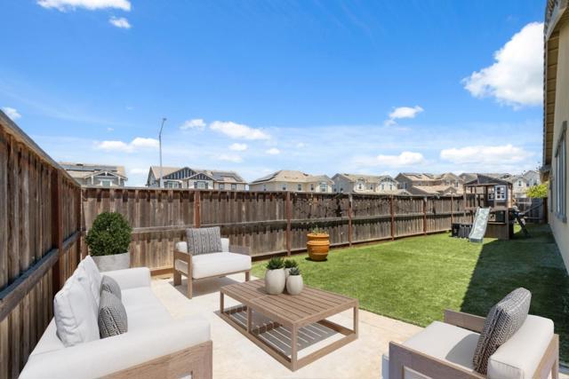 410 Thistle Court, Hollister CA: https://media.crmls.org/mediaz/182686e2-ceb4-4784-896b-e9a657af891b.jpg