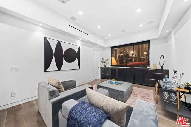 5 Bed Home for Sale in Los Angeles, California