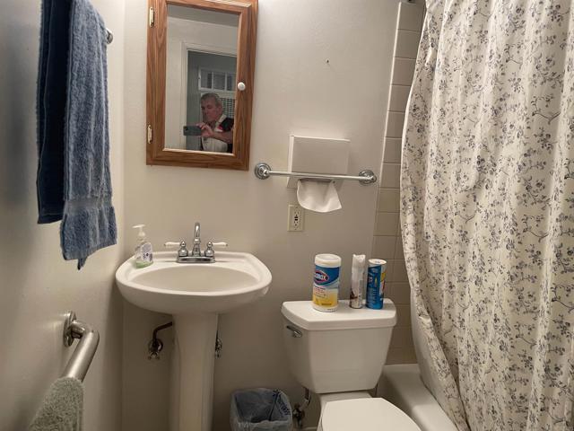 Detail Gallery Image 8 of 11 For 3395 Lockwood Dr, San Diego,  CA 92123 - 4 Beds | 2 Baths