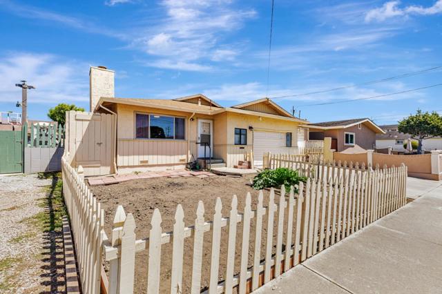 10997 Seymour Street, Castroville CA: https://media.crmls.org/mediaz/18270844-214c-4cca-bd11-dfdc1ba7daec.jpg