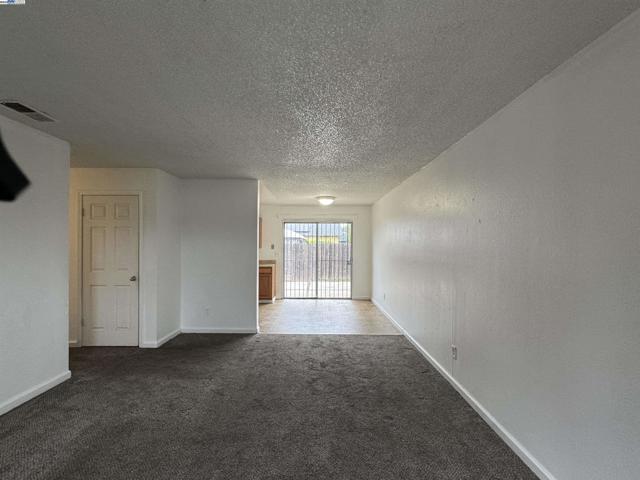 3338 Zamora Way, Stockton CA: https://media.crmls.org/mediaz/18277b03-895b-49ae-9d9d-e10666fadd0a.jpg