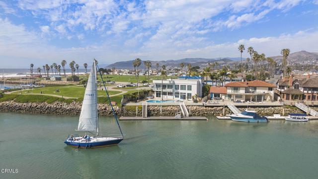3097 Bayshore Avenue, Ventura CA: https://media.crmls.org/mediaz/18279348-2296-4170-8520-dc9cc7f67e3b.jpg
