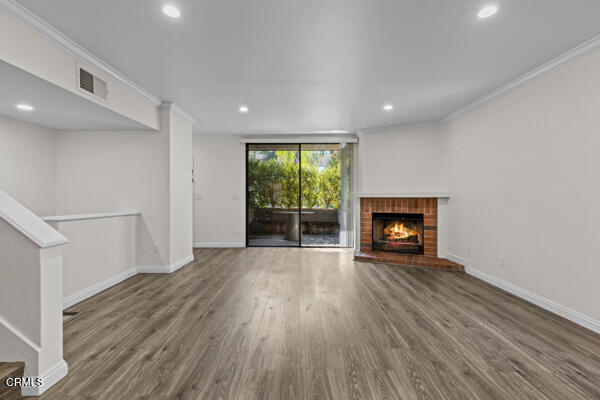 Detail Gallery Image 7 of 33 For 21931 Burbank Bld #5,  Los Angeles,  CA 91367 - 3 Beds | 2/1 Baths