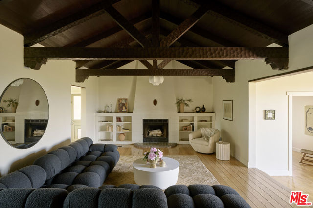 11764 Laurelcrest Drive, Studio City CA: https://media.crmls.org/mediaz/18287878-f444-41e4-8153-57ab718825f4.jpg