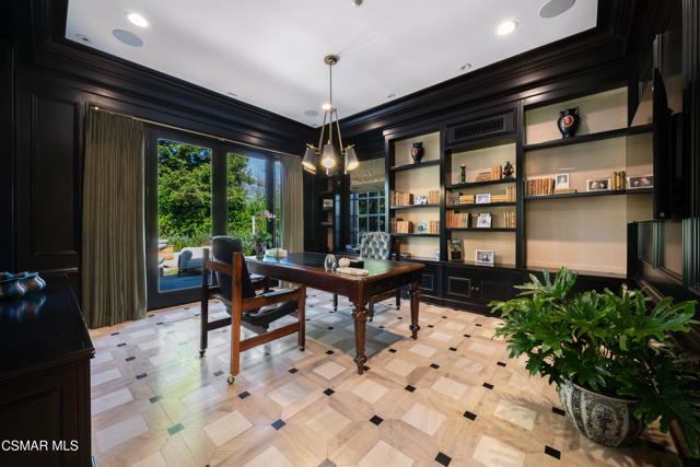 2160 Marshbrook Road, Thousand Oaks CA: https://media.crmls.org/mediaz/1828907a-0c58-4395-8988-949072e09b05.jpg