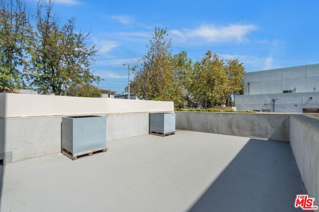 5245 Santa Monica Boulevard, Los Angeles CA: https://media.crmls.org/mediaz/182a44b7-7b76-4564-b552-0cc2814c97dc.jpg