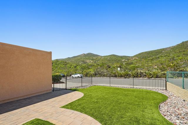 Detail Gallery Image 9 of 43 For 7071 Barker Way, San Diego,  CA 92119 - 4 Beds | 3 Baths