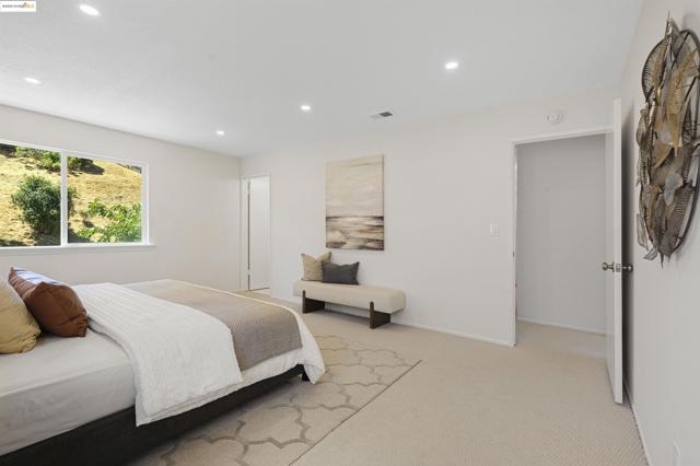 160 Manzanita Pl, Hercules CA: https://media.crmls.org/mediaz/182af0ee-f357-4aae-88b5-5f08bebf67cf.jpg
