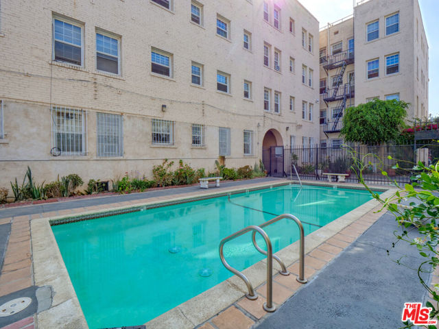 2121 11th Street, Los Angeles, California 90006, ,Multi-Family,For Sale,11th,24403505