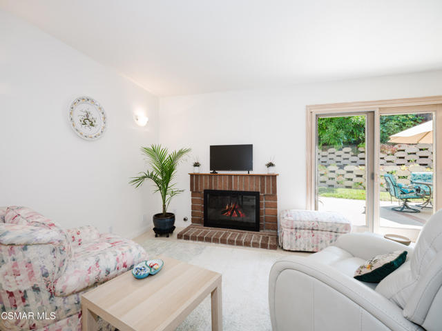 4380 N Skylark Court, Moorpark CA: https://media.crmls.org/mediaz/182b7ca1-dde7-4764-b364-0af087a9a88e.jpg