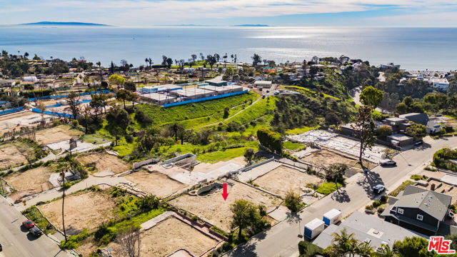 16910 Dulce Ynez Lane, Pacific Palisades CA: https://media.crmls.org/mediaz/182b93b6-1bcc-4bc9-8515-3d92e955e88d.jpg