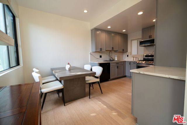 8110 Manitoba Street, Playa del Rey CA: https://media.crmls.org/mediaz/182bb500-7bf0-44a3-8b92-89204baa796e.jpg