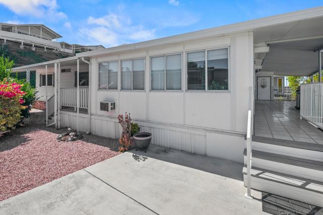 9500 Harritt Rd, Lakeside CA: https://media.crmls.org/mediaz/182ca1b6-7363-4d31-bd45-539260e7c200.jpg