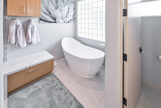 12 Varsity Circle, Rancho Mirage CA: https://media.crmls.org/mediaz/182d54c6-8fed-46b7-a1b6-5f3384da1d19.jpg