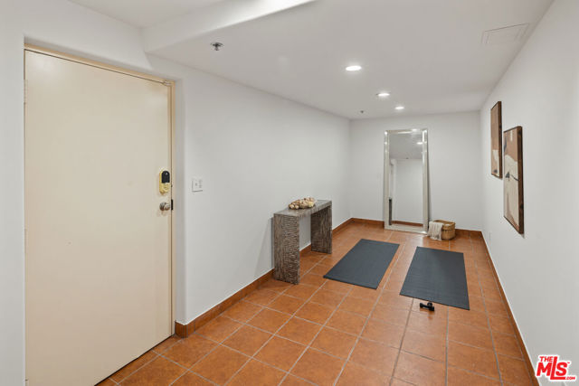 1100 21st Street, Santa Monica CA: https://media.crmls.org/mediaz/182d9cf8-2fa7-4dc7-9d80-1b97a9fdbb5d.jpg