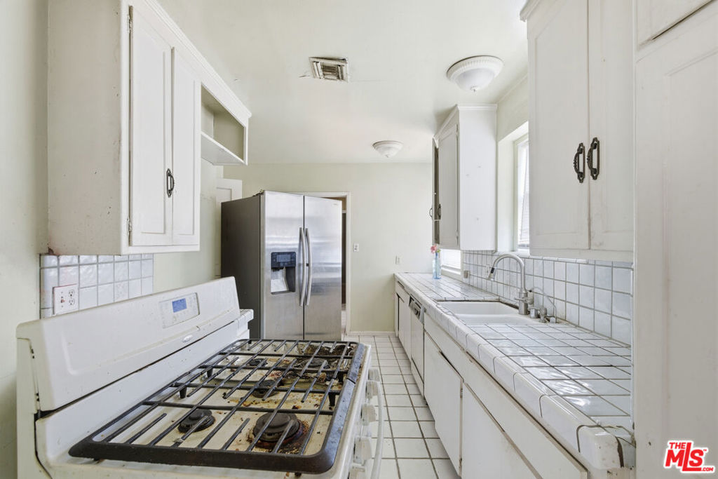 182E4348 4633 4485 B104 40Efea83Cf9E 19211 Strathern Street, Reseda, Ca 91335 &Lt;Span Style='BackgroundColor:transparent;Padding:0Px;'&Gt; &Lt;Small&Gt; &Lt;I&Gt; &Lt;/I&Gt; &Lt;/Small&Gt;&Lt;/Span&Gt;