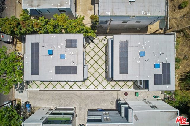 2111 1/2 Holly Drive, Los Angeles CA: https://media.crmls.org/mediaz/182e83ce-20d0-4799-b270-da27bb3755bb.jpg