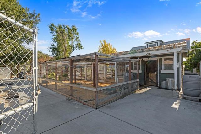 6840 Southside Road, Hollister CA: https://media.crmls.org/mediaz/182eddd1-2cc3-40e0-a932-fe328d763e88.jpg