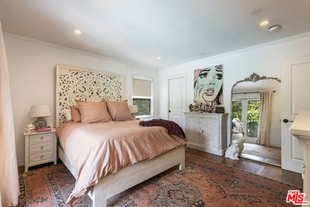 724 N Spaulding Avenue, Los Angeles CA: https://media.crmls.org/mediaz/182efca9-7ba2-4700-8afe-fffeb00c8347.jpg