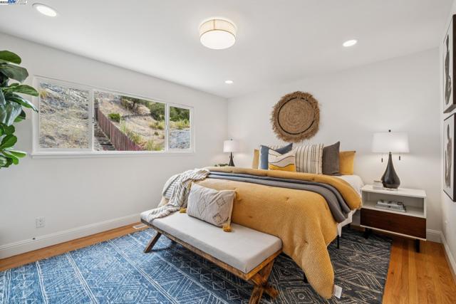 598 CRESTMONT DRIVE, Oakland CA: https://media.crmls.org/mediaz/182f02c0-2ff2-4ae8-a43f-4209030805c5.jpg