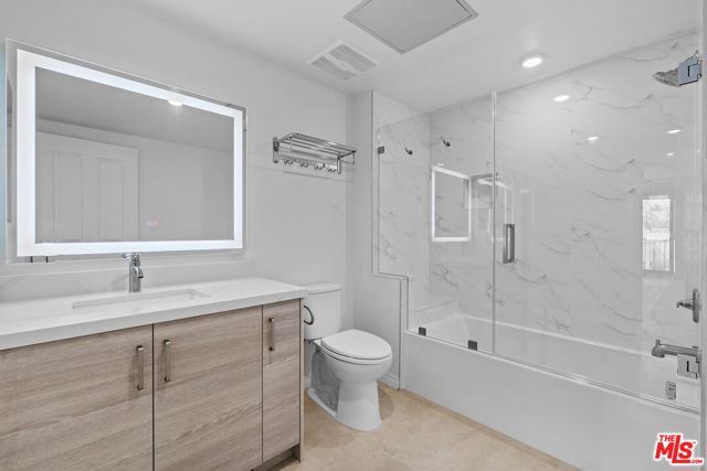 5245 Santa Monica Boulevard, Los Angeles CA: https://media.crmls.org/mediaz/182f982c-ac09-41c6-bdd4-902eb4969f85.jpg