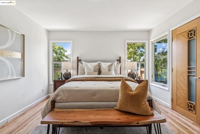 1708 Derby St, Berkeley CA: https://media.crmls.org/mediaz/182fdf89-0a7d-46b0-80f8-78b21a812208.jpg