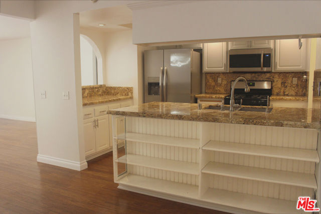 224 Oakwood Street photo 1