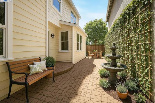 1165 Cottage Ln, Hercules CA: https://media.crmls.org/mediaz/183064f8-ffa3-4339-95f0-d1bcfc6245dc.jpg