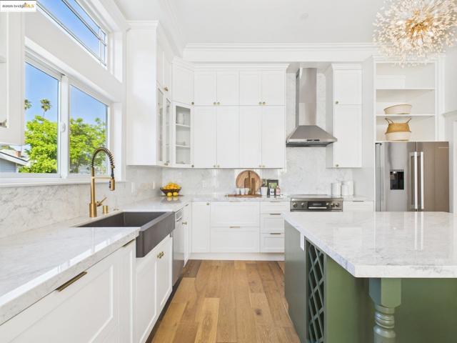 2602 Adeline St, Oakland CA: https://media.crmls.org/mediaz/18307623-4478-4727-a8e9-a4e93348f76a.jpg