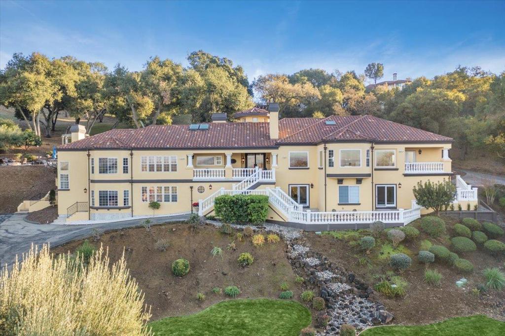 385 Atherton Way